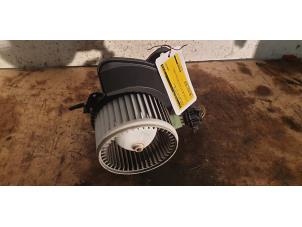 Usados Motor de ventilador de calefactor Fiat Punto Evo (199) 1.2 Euro 4 Precio € 50,00 Norma de margen ofrecido por Autodemontage de Zaag