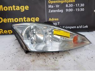 Used Headlight, right Ford Focus 1 1.6 16V Price € 30,00 Margin scheme offered by Autodemontage de Zaag