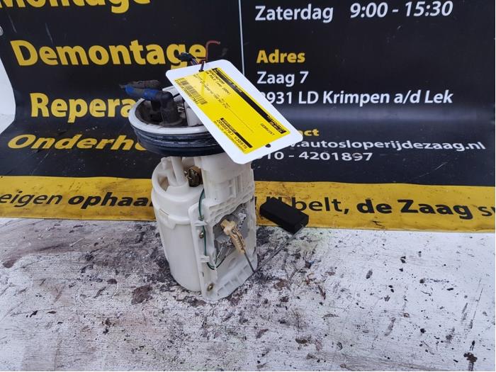 Usagé Pompe essence Volkswagen Polo IV (9N1/2/3) 1.4 16V 75 Prix € 50,00 Règlement à la marge proposé par Autodemontage de Zaag