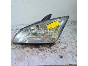 Used Headlight, right Ford Focus 2 Wagon 1.8 TDCi 16V Price € 35,00 Margin scheme offered by Autodemontage de Zaag