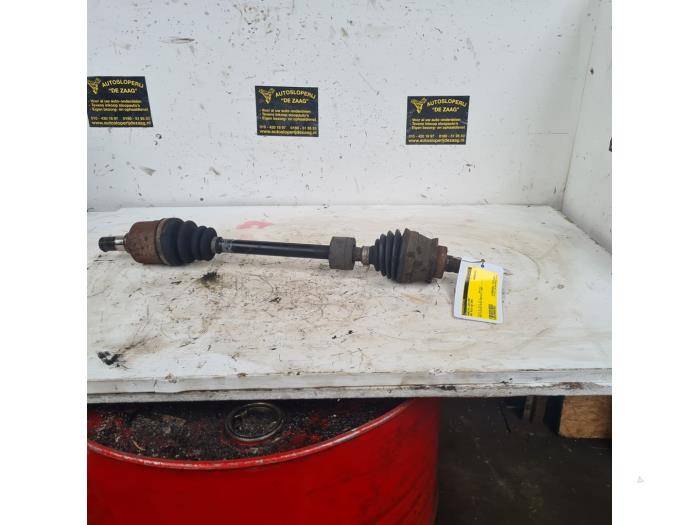 Front drive shaft, left from a Opel Agila (A) 1.2 16V 2004