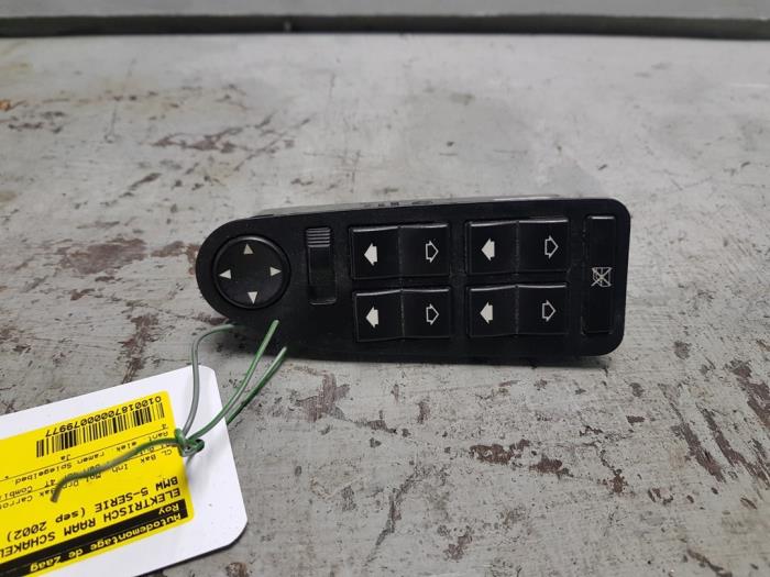 Electric window switch from a BMW 5 serie Touring (E39) 520i 24V 2002