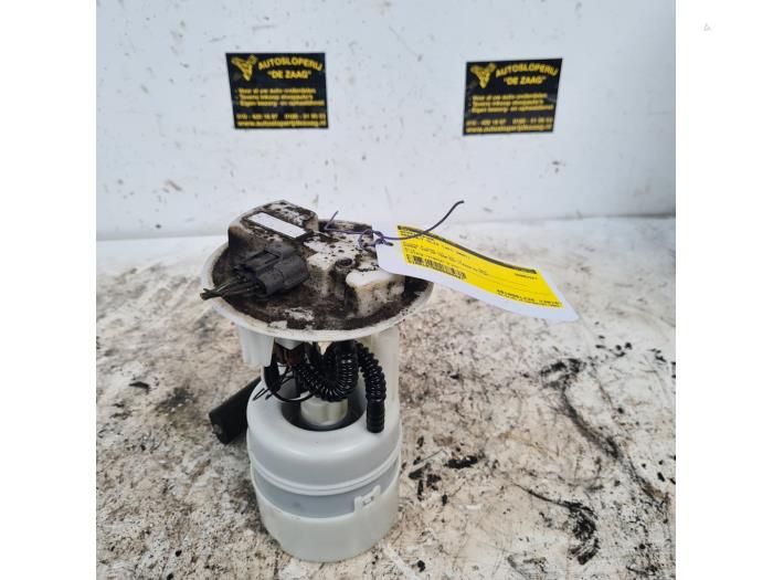 Usagé Pompe essence Renault Clio III (BR/CR) 1.6 16V Prix € 50,00 Règlement à la marge proposé par Autodemontage de Zaag
