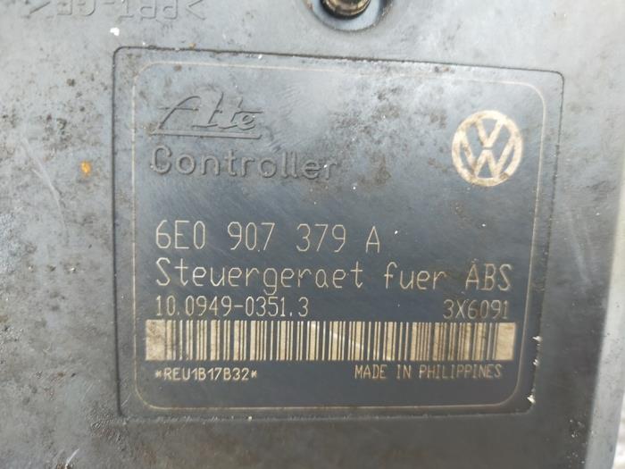Bomba ABS de un Volkswagen Lupo (6X1) 1.2 TDI 3L 2001