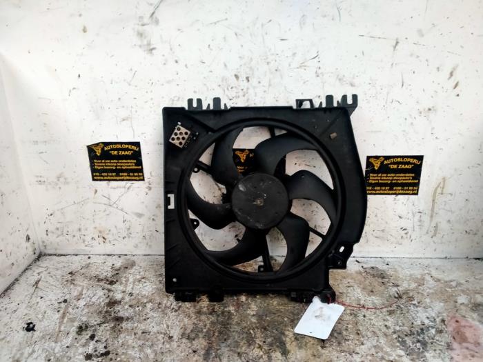 Radiator fan from a Renault Clio III (BR/CR) 1.2 16V 75 2009