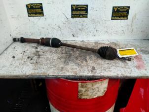 Used Front drive shaft, right Renault Clio III (BR/CR) 1.2 16V 75 Price € 35,00 Margin scheme offered by Autodemontage de Zaag