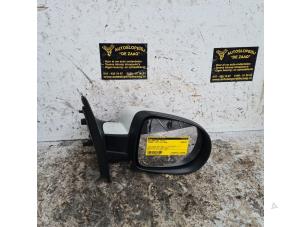 Used Wing mirror, right Renault Clio III (BR/CR) 1.2 16V 75 Price € 35,00 Margin scheme offered by Autodemontage de Zaag
