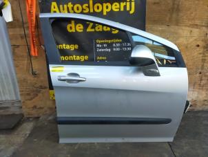 Gebrauchte Tür 4-türig rechts vorne Peugeot 308 (4A/C) 1.4 VTI 16V Preis € 75,00 Margenregelung angeboten von Autodemontage de Zaag