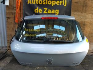 Usados Portón trasero Peugeot 308 (4A/C) 1.4 VTI 16V Precio € 70,00 Norma de margen ofrecido por Autodemontage de Zaag
