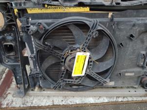 Usagé Ventilateur radiateur Opel Corsa D 1.2 16V Prix € 35,00 Règlement à la marge proposé par Autodemontage de Zaag