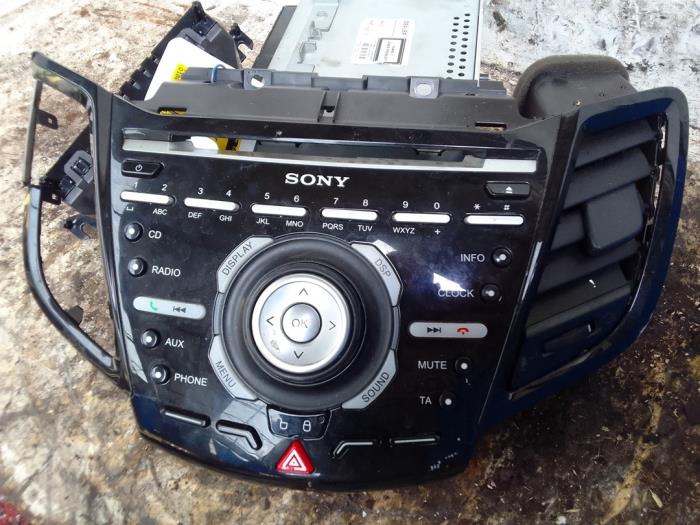 Radio from a Ford Fiesta 6 (JA8) 1.5 TDCi 2013