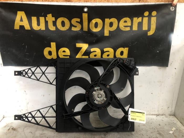 Used Radiator fan Volkswagen Polo IV (9N1/2/3) 1.2 12V Price € 30,00 Margin scheme offered by Autodemontage de Zaag