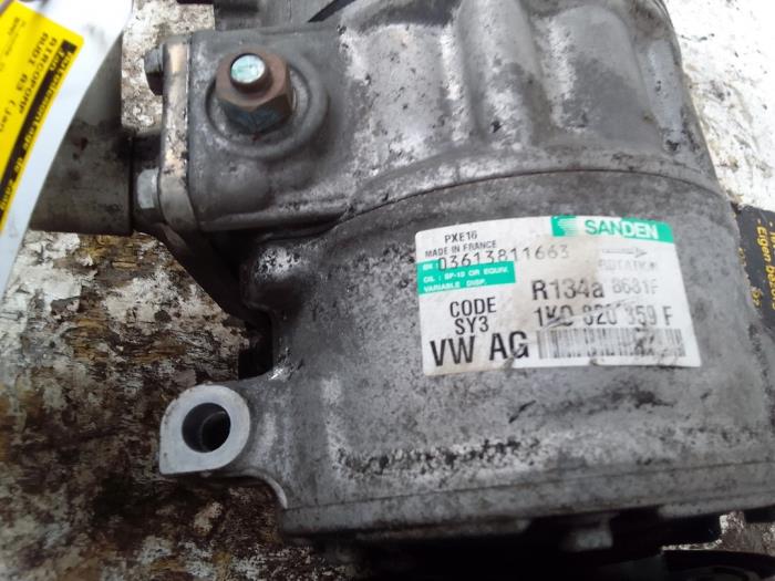 Air conditioning pump from a Audi A3 Sportback Quattro (8PA) 2.0 TDI 16V 170 2008