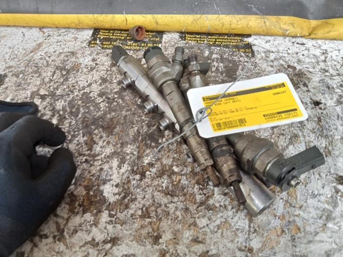 Usagé Injecteurs Mini Mini Open (R57) 1.6 Cooper D 16V Prix € 100,00 Règlement à la marge proposé par Autodemontage de Zaag