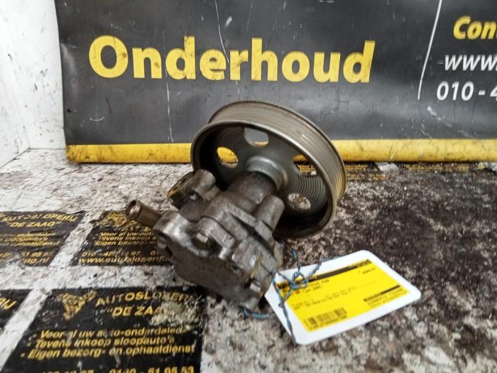 Usagé Pompe de direction Audi A4 Cabriolet (B6) 1.8 T 20V Prix € 50,00 Règlement à la marge proposé par Autodemontage de Zaag