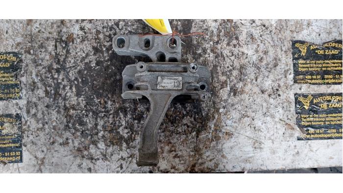 Used Engine mount Volkswagen Golf VII (AUA) 2.0 TDI 16V Price € 40,00 Margin scheme offered by Autodemontage de Zaag
