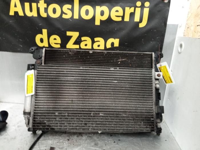 Usagé Radiateur BMW Mini (R50/53) 1.6 16V One Prix € 40,00 Règlement à la marge proposé par Autodemontage de Zaag