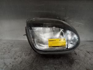Used Headlight, right Renault Clio II (BB/CB) 1.6 Price € 35,00 Margin scheme offered by Autodemontage de Zaag