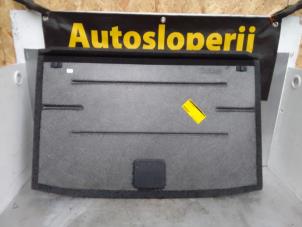 Używane Plyta podlogowa bagaznika Volkswagen Polo V (6R) 1.2 12V Cena € 40,00 Procedura marży oferowane przez Autodemontage de Zaag