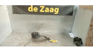 Usagé Ceinture de sécurité avant gauche Opel Corsa D 1.0 Prix € 30,00 Règlement à la marge proposé par Autodemontage de Zaag