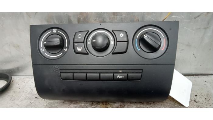 Heater control panel from a BMW 1 serie (E87/87N) 116i 2.0 16V 2010