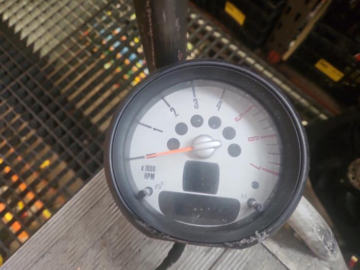Używane Obrotomierz Mini Countryman (R60) 1.6 Cooper D Cena € 40,00 Procedura marży oferowane przez Autodemontage de Zaag