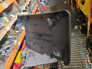 Abdeckblech Motor van een Ford Mondeo III Wagon 1.8 16V 2003