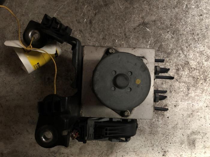 Usagé Bloc ABS Ford Mondeo IV 2.0 TDCi 130 16V Prix € 80,00 Règlement à la marge proposé par Autodemontage de Zaag