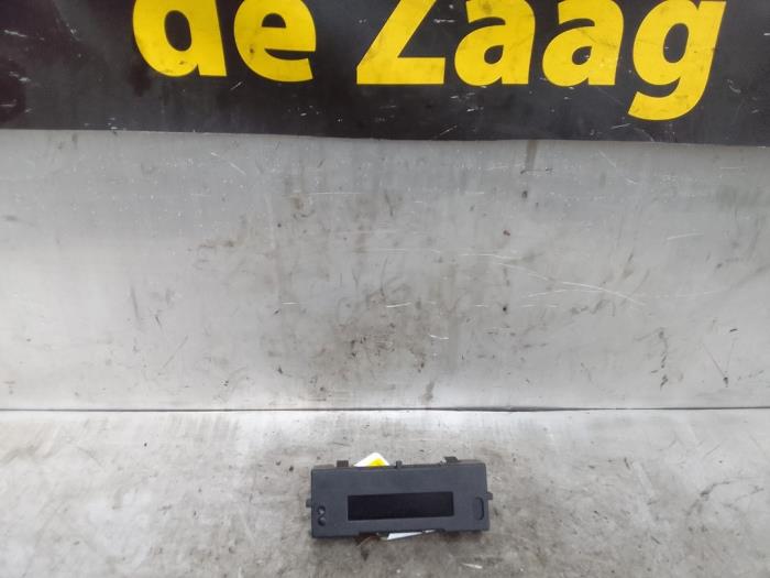 Begagnade Innerdisplay Renault Clio III (BR/CR) 1.4 16V Pris € 20,00 Marginaltabell erbjuds av Autodemontage de Zaag