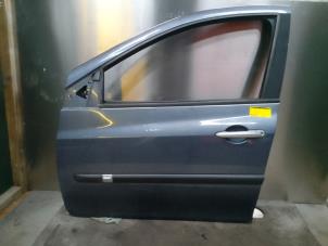 Used Door 4-door, front left Renault Clio III (BR/CR) 1.4 16V Price € 90,00 Margin scheme offered by Autodemontage de Zaag