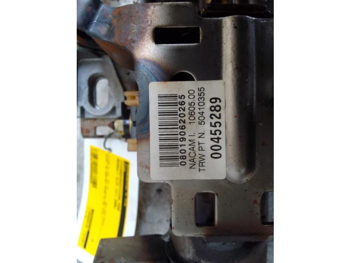 Power steering pump from a Renault Clio III (BR/CR) 1.4 16V 2006