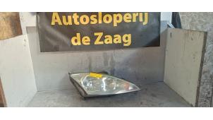 Used Headlight, right Ford Focus 1 1.6 16V Price € 30,00 Margin scheme offered by Autodemontage de Zaag