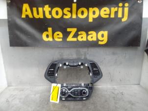 Usados Panel de control de calefacción Renault Captur (2R) 1.2 TCE 16V EDC Precio € 50,00 Norma de margen ofrecido por Autodemontage de Zaag