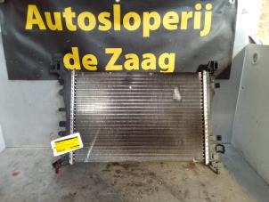 Używane Chlodnica Opel Corsa D 1.2 16V Cena € 40,00 Procedura marży oferowane przez Autodemontage de Zaag