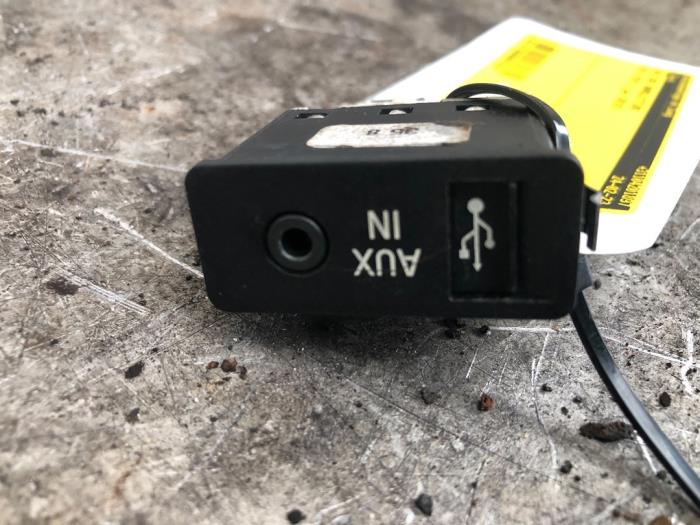 Connexion USB d'un MINI Mini Open (R57) 1.6 16V Cooper S 2010