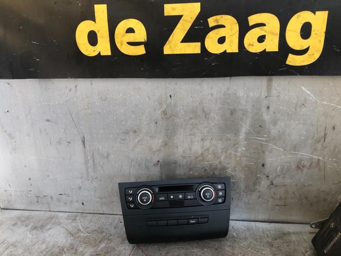 Używane Panel climatronic BMW 1 serie (E81) 118i 16V Cena € 40,00 Procedura marży oferowane przez Autodemontage de Zaag