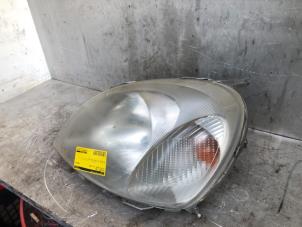 Used Headlight, left Toyota Yaris (P1) 1.0 16V VVT-i Price € 35,00 Margin scheme offered by Autodemontage de Zaag