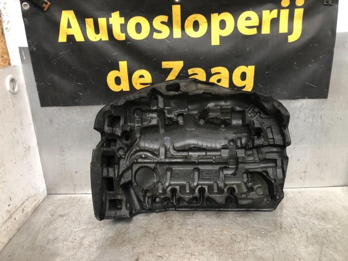 Engine cover from a Volvo V40 (MV) 2.0 D2 16V 2015