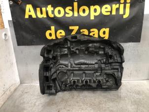 Abdeckblech Motor van een Volvo V40 (MV) 2.0 D2 16V 2015