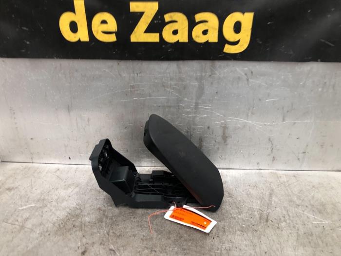 Begagnade Armstöd Volvo V40 (MV) 2.0 D2 16V Pris € 40,00 Marginaltabell erbjuds av Autodemontage de Zaag