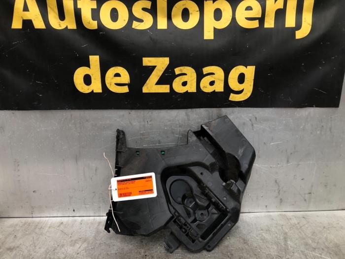 Support pare-chocs arrière droit d'un Volvo V40 (MV) 2.0 D2 16V 2015