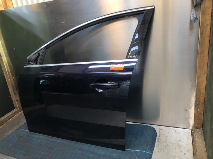 Puerta de 4 puertas izquierda delante de un Volvo V40 (MV) 2.0 D2 16V 2015