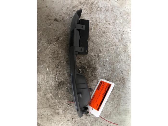 Electric window switch from a Nissan Micra (K12) 1.2 16V 2003