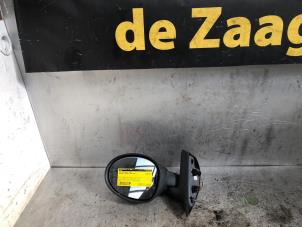 Używane Lusterko zewnetrzne lewe Renault Twingo (C06) 1.2 Cena € 25,00 Procedura marży oferowane przez Autodemontage de Zaag