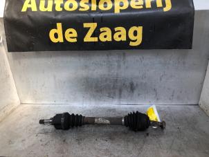 Usagé Arbre de transmission avant gauche Peugeot 206 (2A/C/H/J/S) 1.6 16V Prix € 35,00 Règlement à la marge proposé par Autodemontage de Zaag