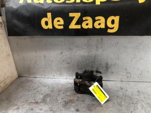 Used Front brake calliper, left Peugeot 207 CC (WB) 1.6 16V Price € 20,00 Margin scheme offered by Autodemontage de Zaag