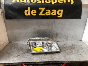 Used Headlight, right Volvo V40 (VW) 2.0 16V Turbo Price € 30,00 Margin scheme offered by Autodemontage de Zaag