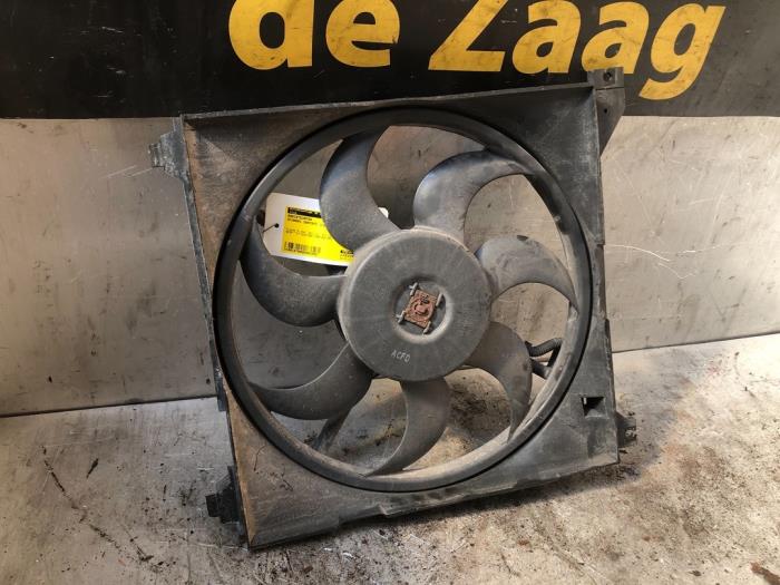 Gebrauchte Kühlerventilator Hyundai Santa Fe I 2.0 16V 4x2 Preis € 40,00 Margenregelung angeboten von Autodemontage de Zaag