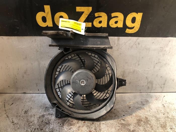 Gebrauchte Kühlerventilator Hyundai Santa Fe I 2.0 16V 4x2 Preis € 40,00 Margenregelung angeboten von Autodemontage de Zaag