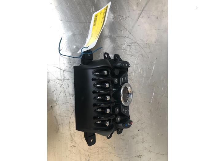 Begagnade Klimatpanel Mini Paceman (R61) 1.6 16V Cooper ALL4 Pris € 50,00 Marginaltabell erbjuds av Autodemontage de Zaag